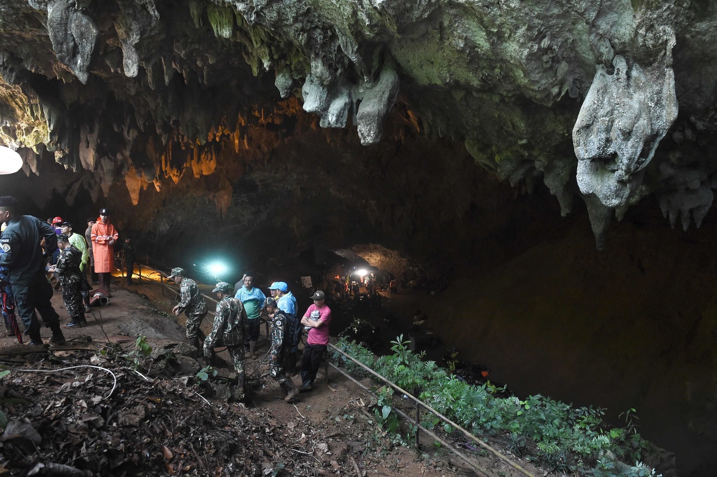 Thailandia, squadra di calcio intrappolata nelle grotte
