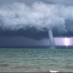 Tempesta di pioggia e vento: avvistati tornado sulla riviera romagnola [FOTO e VIDEO]