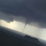 Maltempo, il tornado nello Stretto di Messina sfiora una grossa nave da crociera a Scilla: tutte le immagini [FOTO e VIDEO]