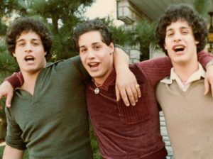 3 gemelli separati nascita