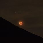 Eclissi lunare più lunga del secolo: le IMMAGINI del cielo del 27 luglio sopra Torino