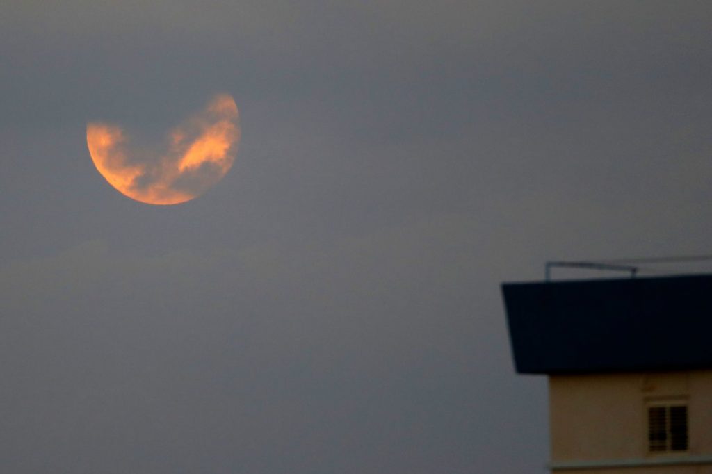 eclissi luna mondo
