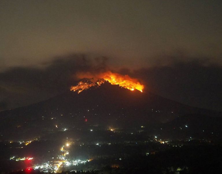 eruzione monte agung indonesia