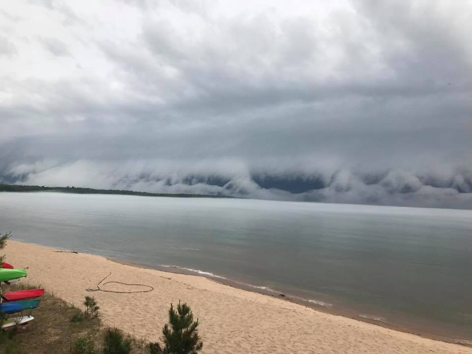 shelf cloud michigan