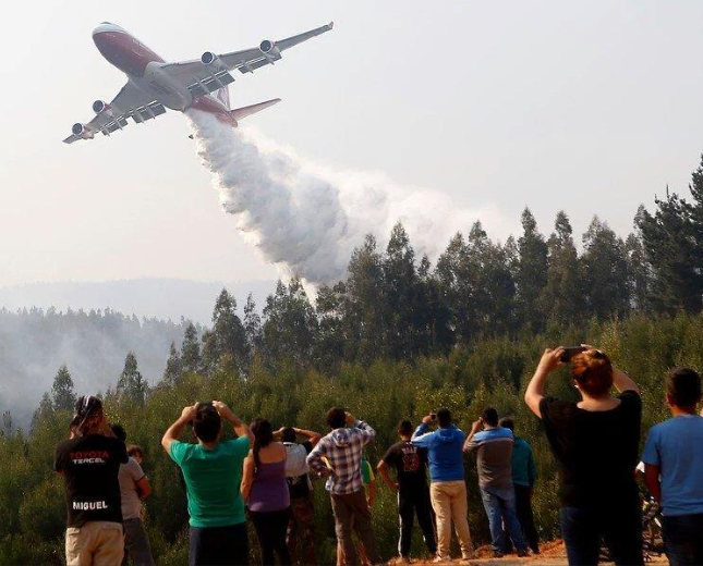 B747-400 Supertanker, l'aereo antincendio più grande del mondo