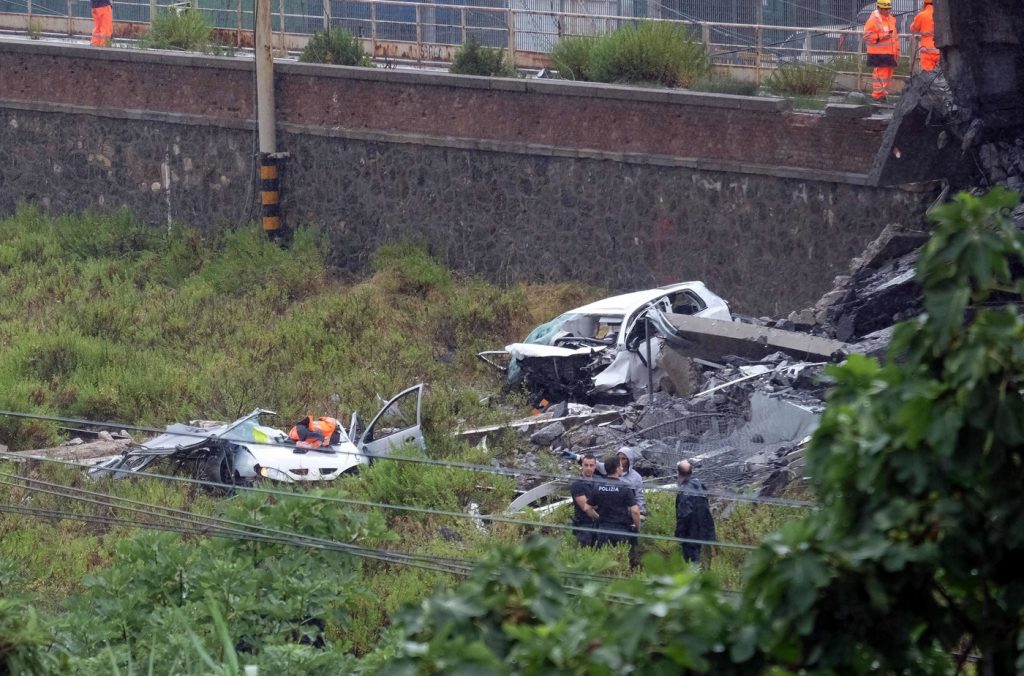 Genova, crolla ponte sull’A10Genova, crolla ponte sull’A10
