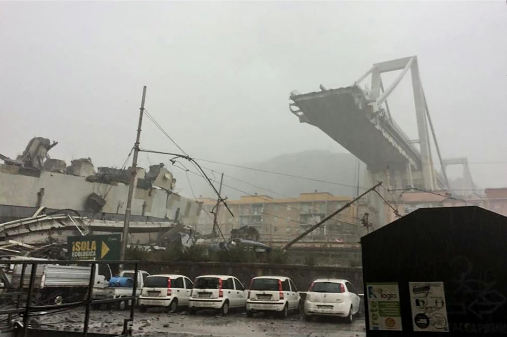 Genova, crolla ponte sull’A10Genova, crolla ponte sull’A10