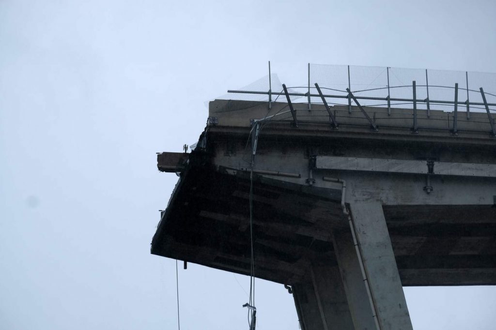 Genova, crolla ponte sull’A10Genova, crolla ponte sull’A10