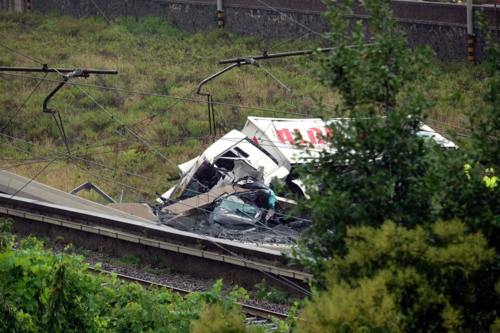 Genova, crolla ponte sull’A10Genova, crolla ponte sull’A10