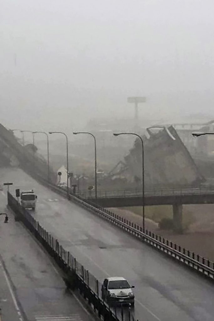 Genova, crolla ponte sull’A10Genova, crolla ponte sull’A10