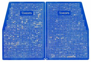 Le due lastre di titanio che voleranno a bordo di Cheops