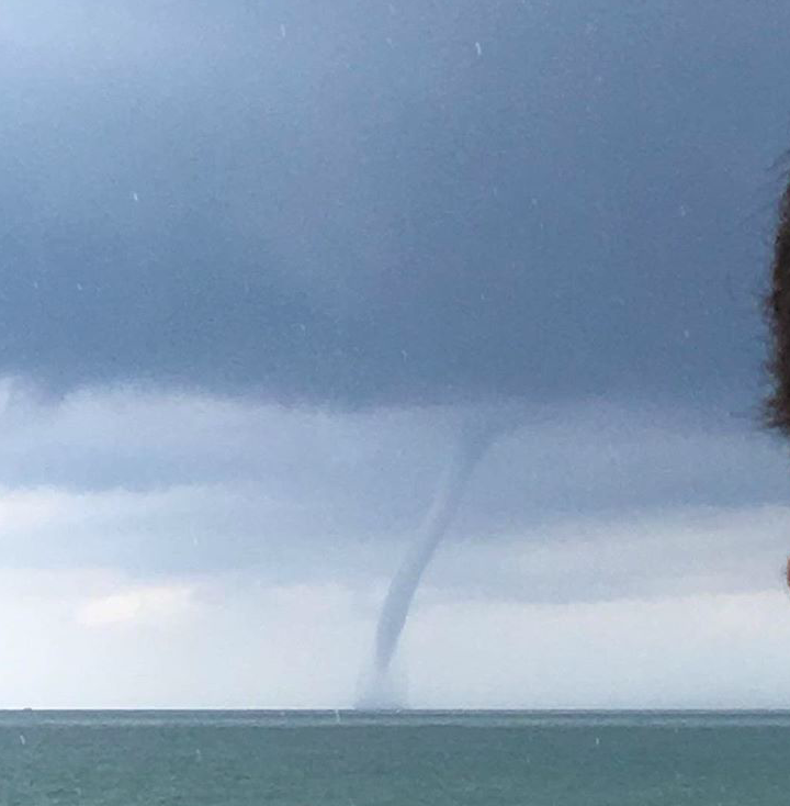 maltempo roma tornado tromba aria