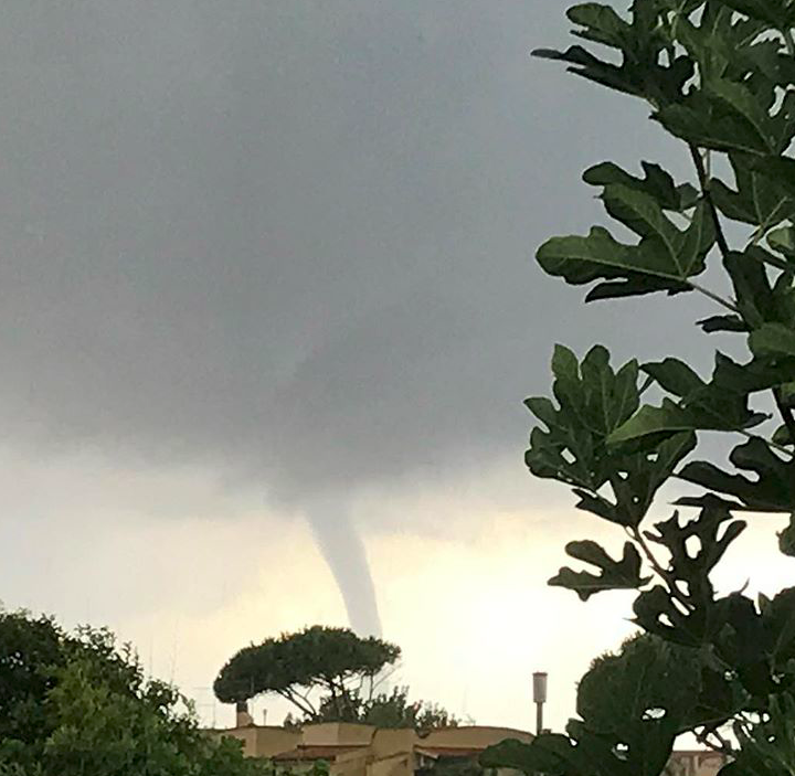 maltempo roma tornado tromba aria