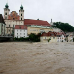 Maltempo Austria, esondano 4 fiumi dopo 2 giorni di pioggia intensa: devastanti alluvioni allagano case e strade [FOTO e VIDEO]