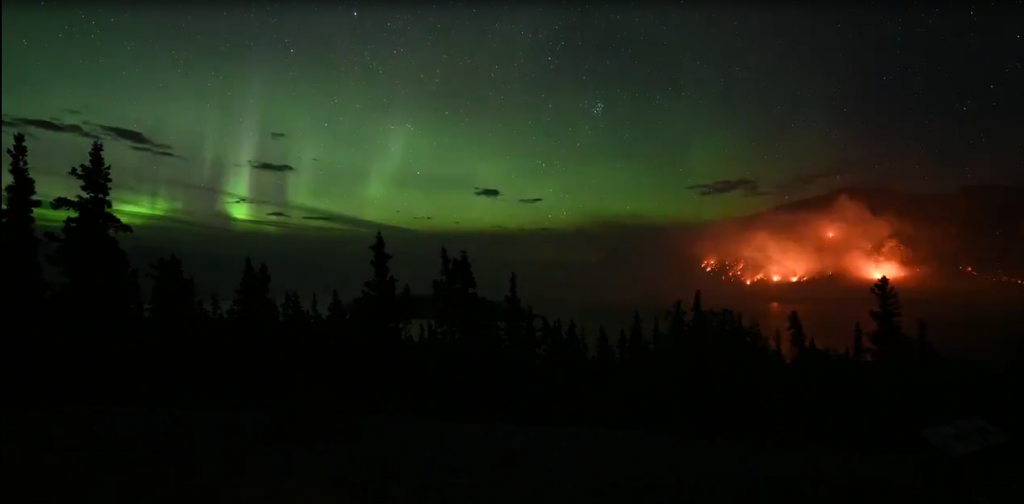 aurora boreale incendio canada