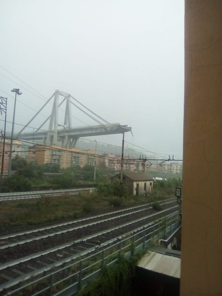 crollo ponte autostrada a10 genova (1)