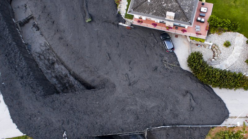 flusso detriti chamoson svizzera
