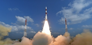 india volo con equipaggio spazio