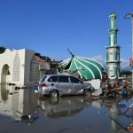 Devastante terremoto e tsunami in Indonesia: almeno 832 morti, “molti corpi ancora sotto le macerie” [FOTO e VIDEO]