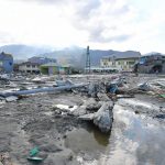 Devastante terremoto e tsunami in Indonesia: almeno 832 morti, “molti corpi ancora sotto le macerie” [FOTO e VIDEO]