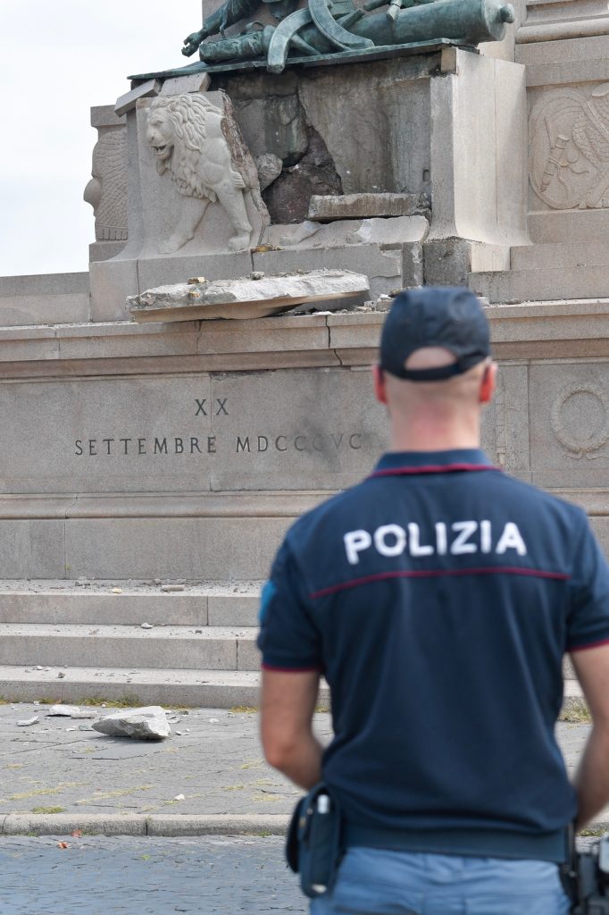 Roma, Fulmine danneggia il monumento a Garibaldi al Gianicolo