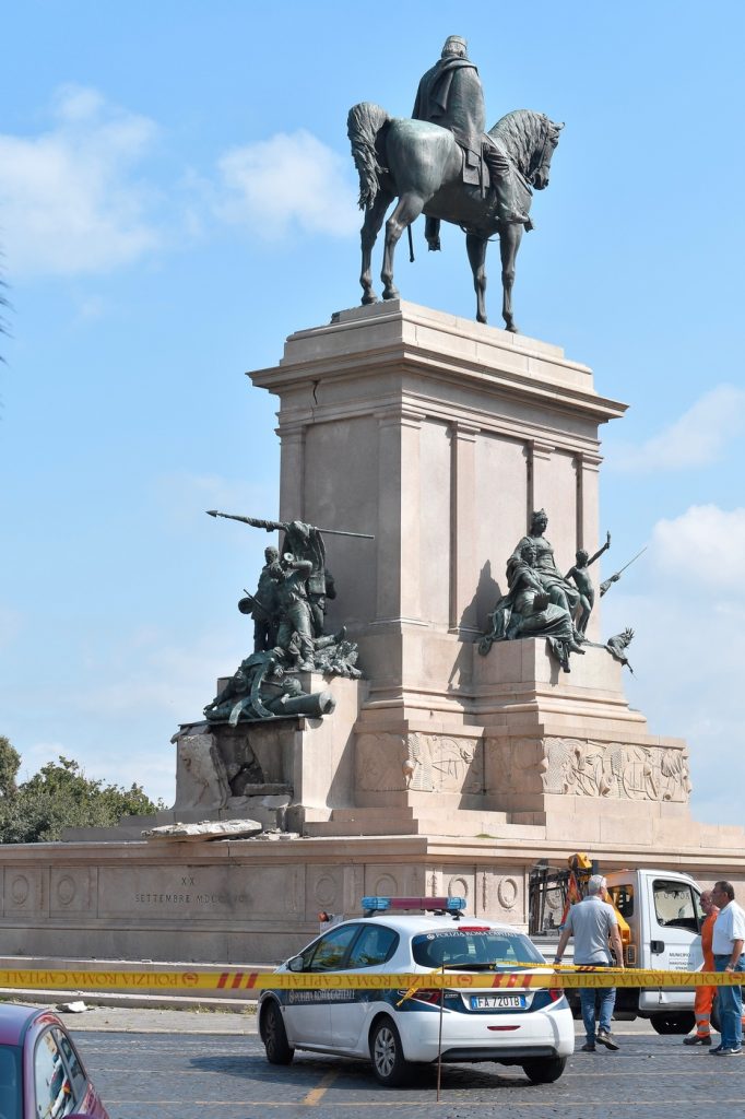 Roma, Fulmine danneggia il monumento a Garibaldi al Gianicolo