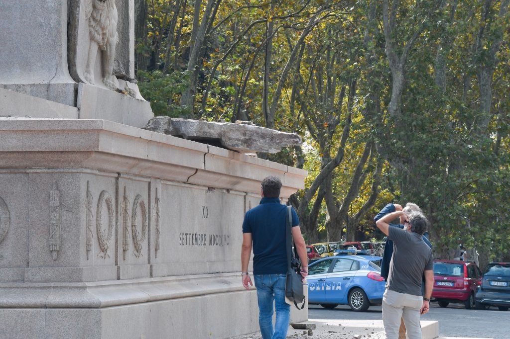 Roma, Fulmine danneggia il monumento a Garibaldi al Gianicolo