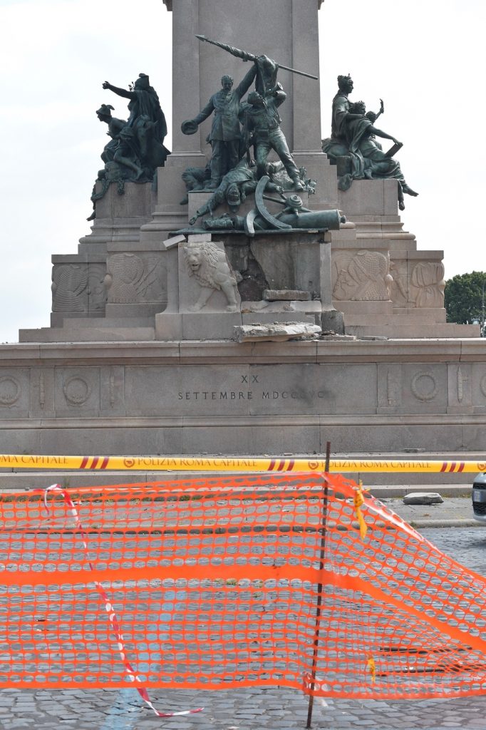 Roma, Fulmine danneggia il monumento a Garibaldi al Gianicolo