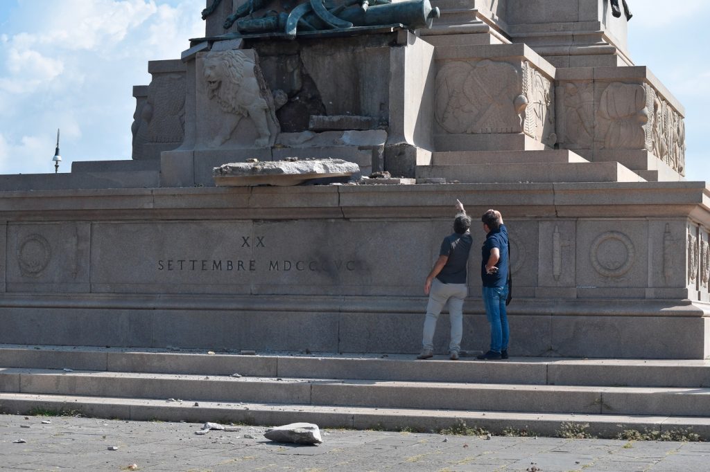 Roma, Fulmine danneggia il monumento a Garibaldi al Gianicolo