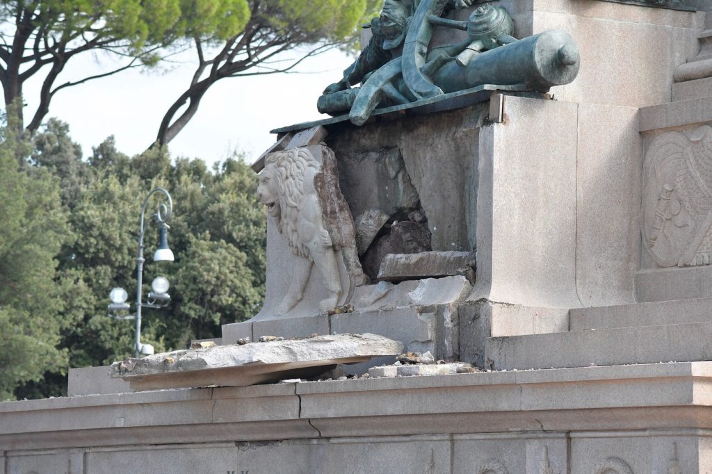 Roma, Fulmine danneggia il monumento a Garibaldi al Gianicolo