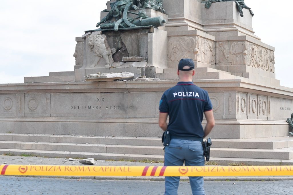 Roma, Fulmine danneggia il monumento a Garibaldi al Gianicolo
