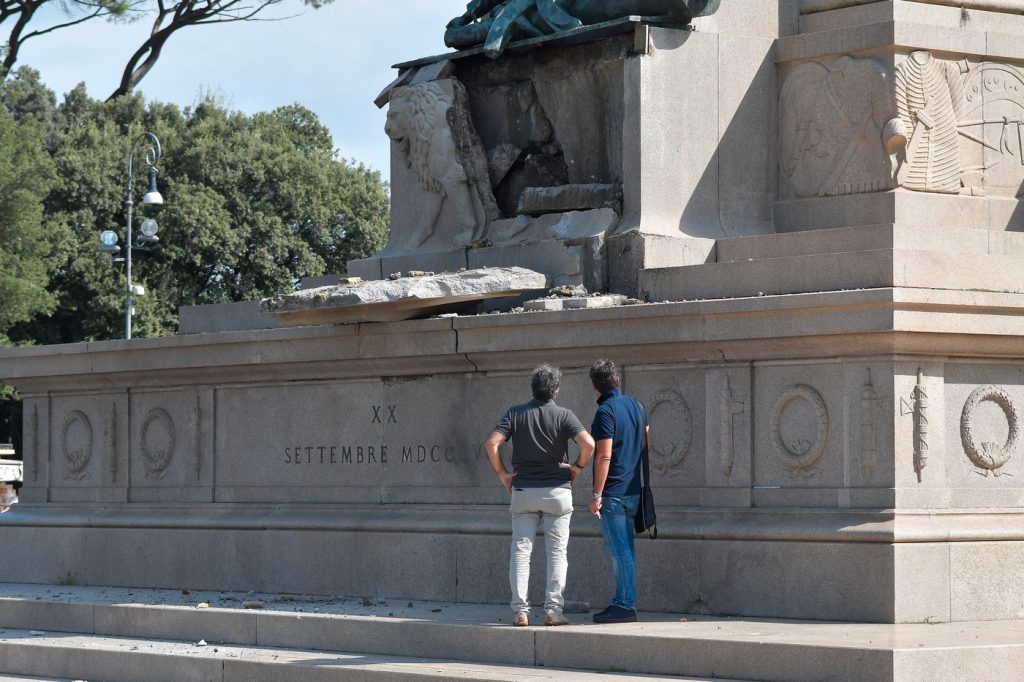 Roma, Fulmine danneggia il monumento a Garibaldi al Gianicolo