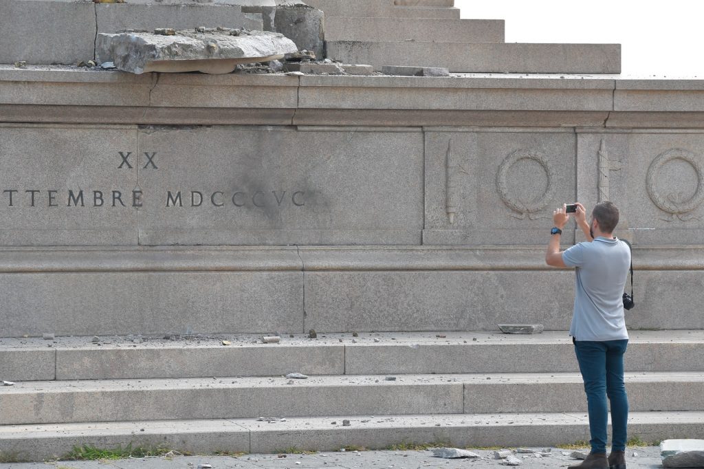 Roma, Fulmine danneggia il monumento a Garibaldi al Gianicolo