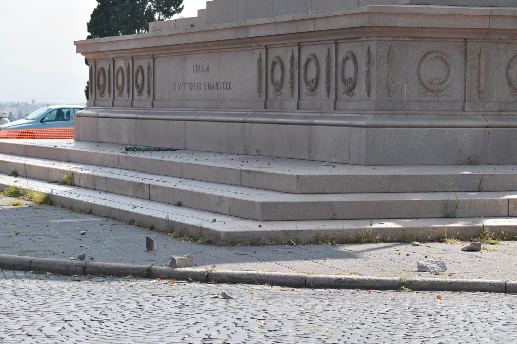Roma, Fulmine danneggia il monumento a Garibaldi al Gianicolo