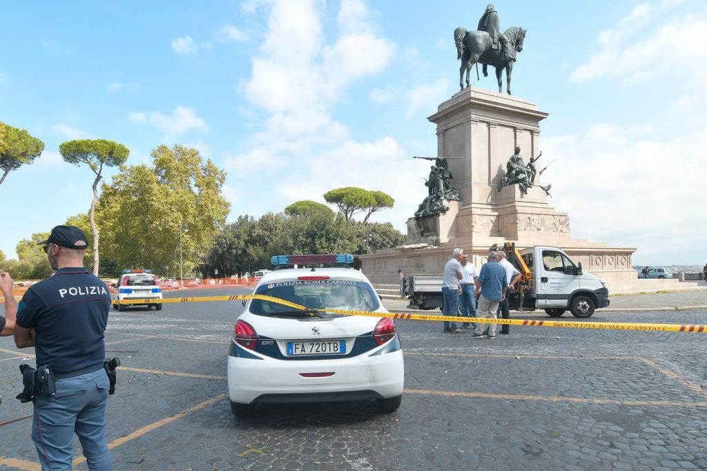 Roma, Fulmine danneggia il monumento a Garibaldi al Gianicolo