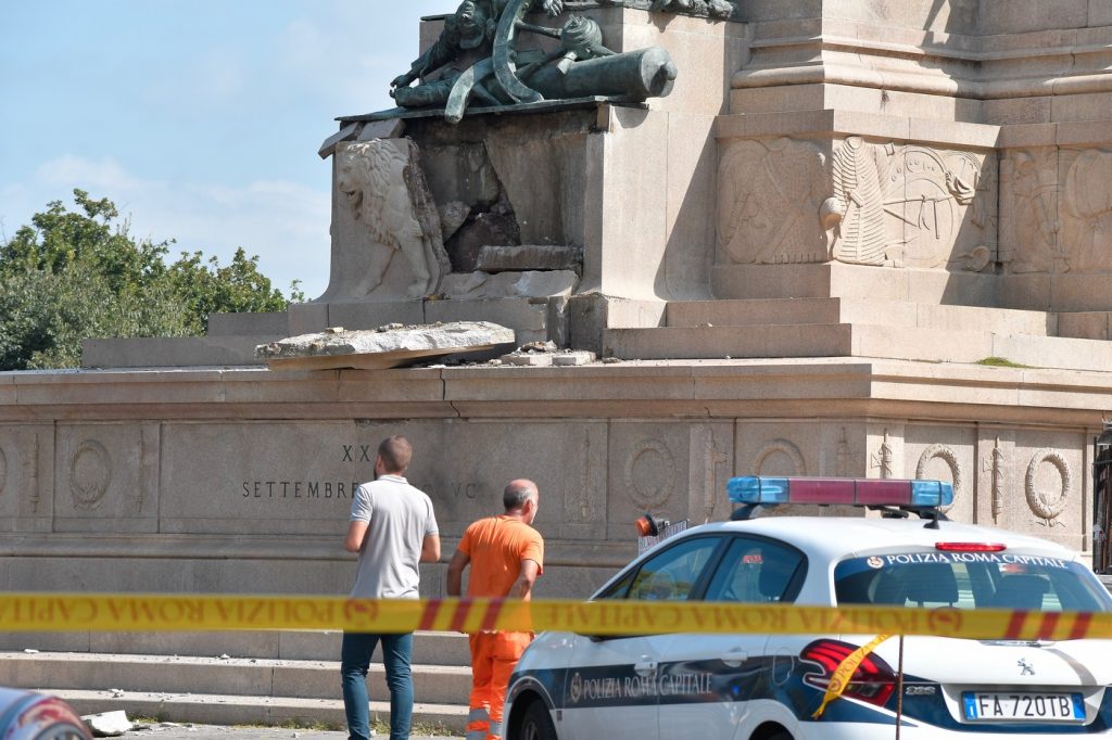 Roma, Fulmine danneggia il monumento a Garibaldi al Gianicolo