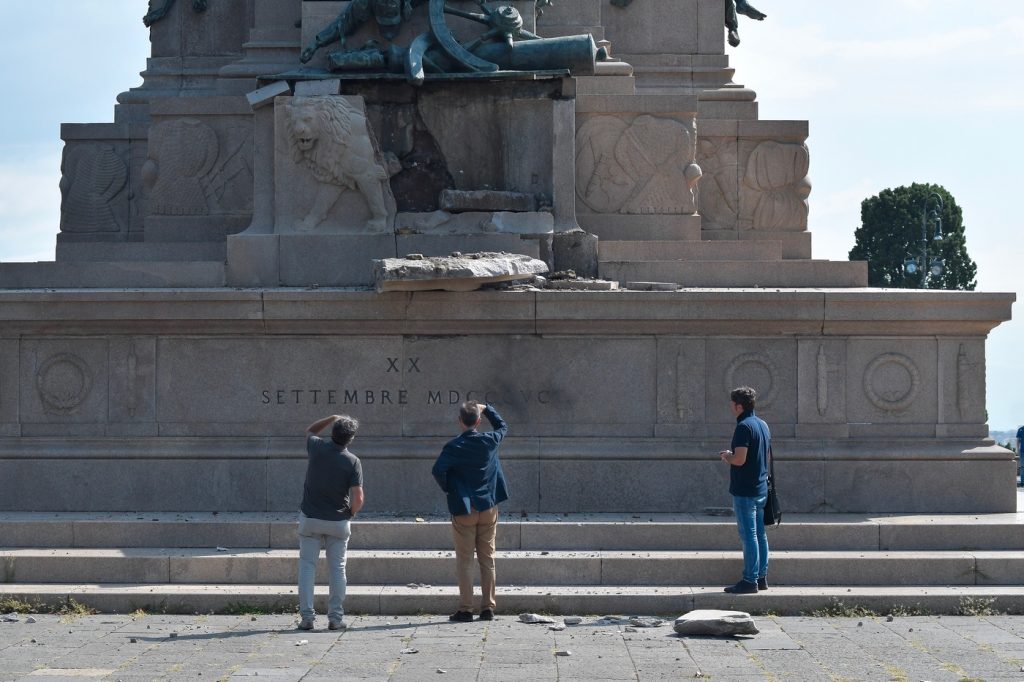 Roma, Fulmine danneggia il monumento a Garibaldi al Gianicolo