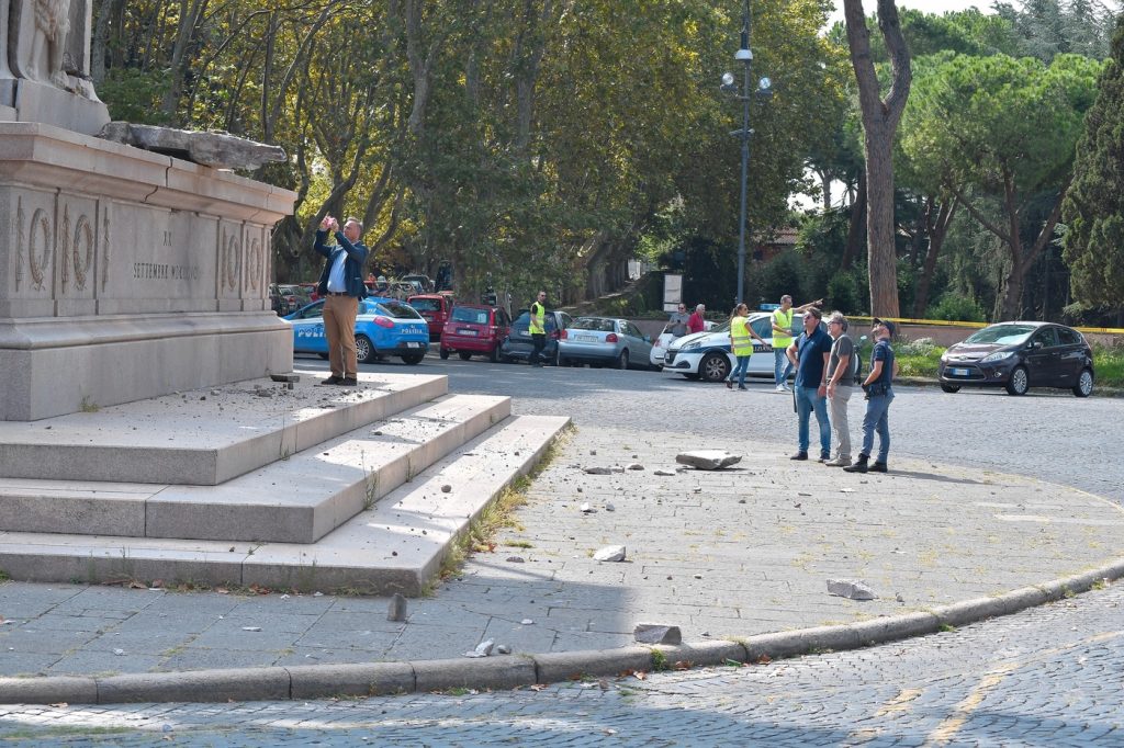 Roma, Fulmine danneggia il monumento a Garibaldi al Gianicolo