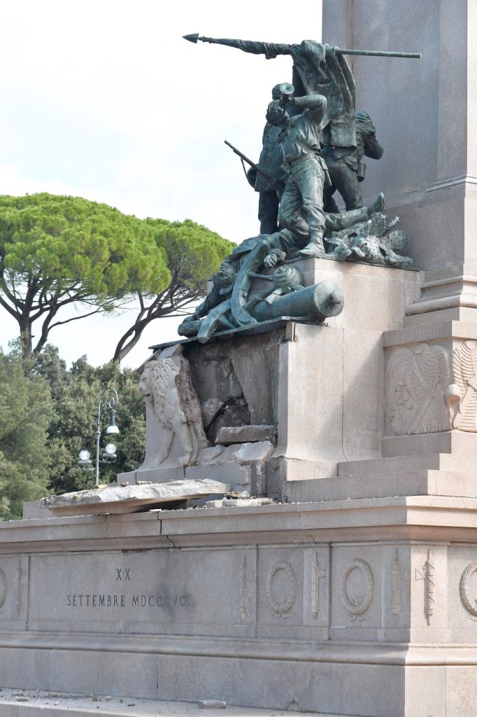 Roma, Fulmine danneggia il monumento a Garibaldi al Gianicolo