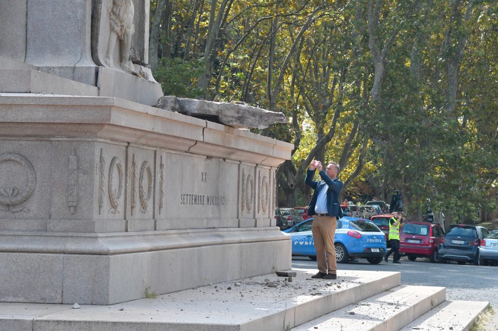 Roma, Fulmine danneggia il monumento a Garibaldi al Gianicolo
