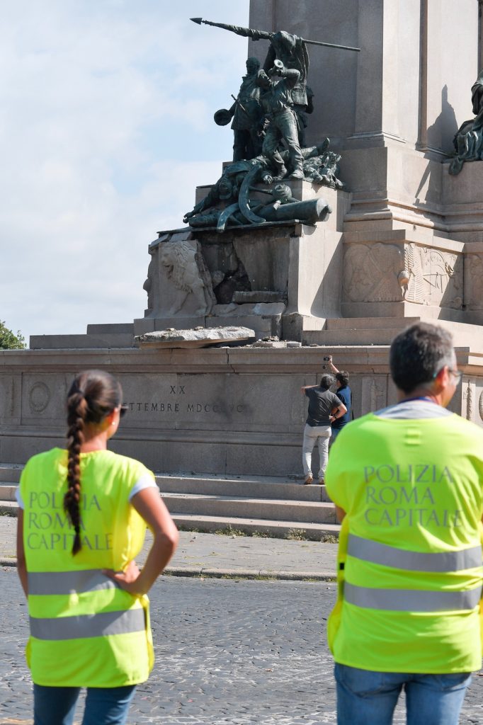 Roma, Fulmine danneggia il monumento a Garibaldi al Gianicolo