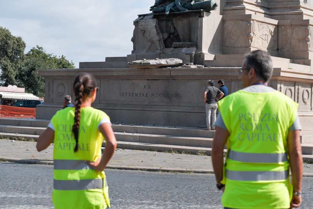 Roma, Fulmine danneggia il monumento a Garibaldi al Gianicolo