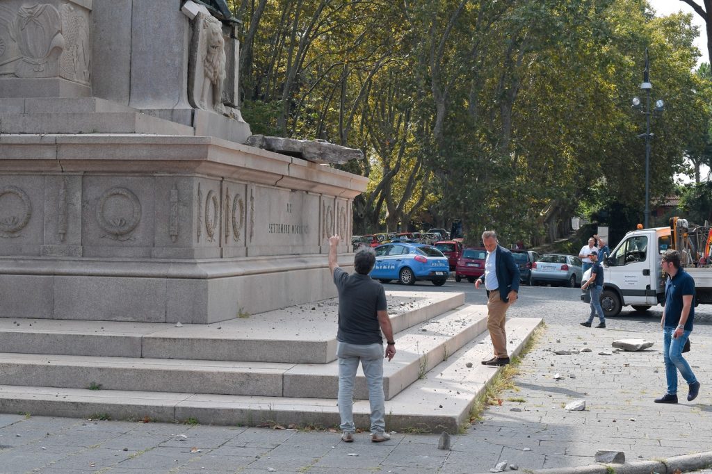Roma, Fulmine danneggia il monumento a Garibaldi al Gianicolo