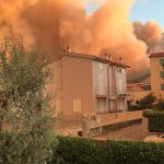 Pisa, incendio monte Serra: sale a 700 il numero degli evacuati, scuole chiuse anche domani. “Fate presto, il vento sta aumentando”
