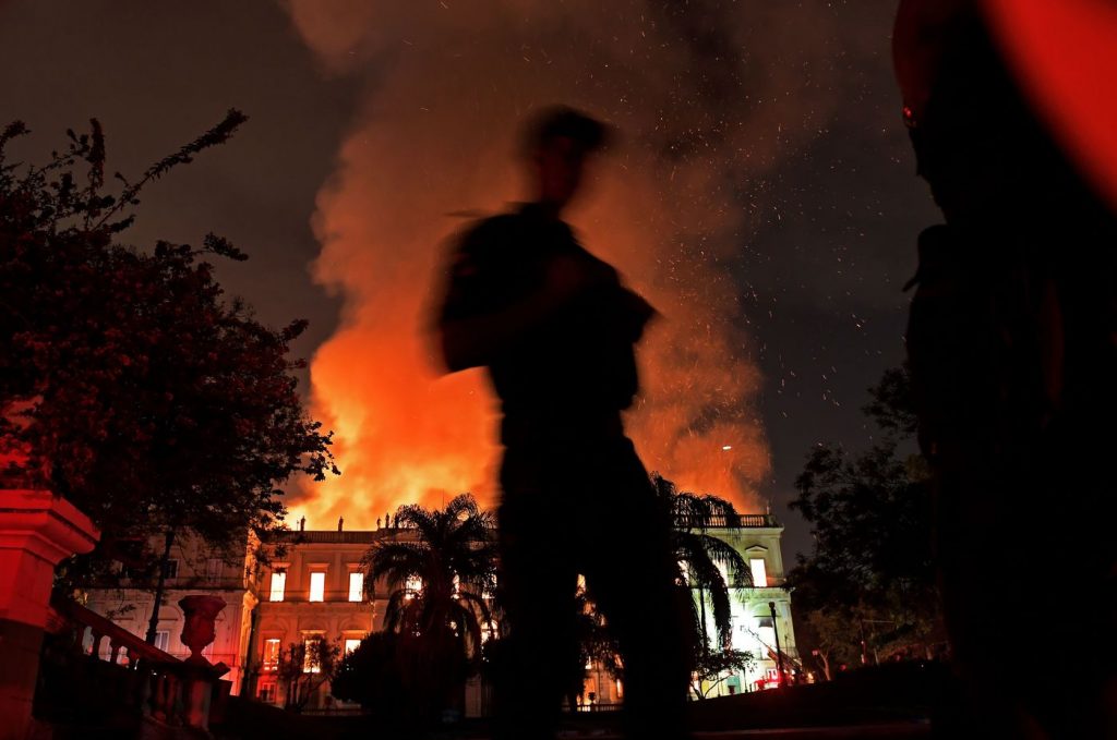 Brasile, incendio Museo Nazionale a Rio de Janeiro