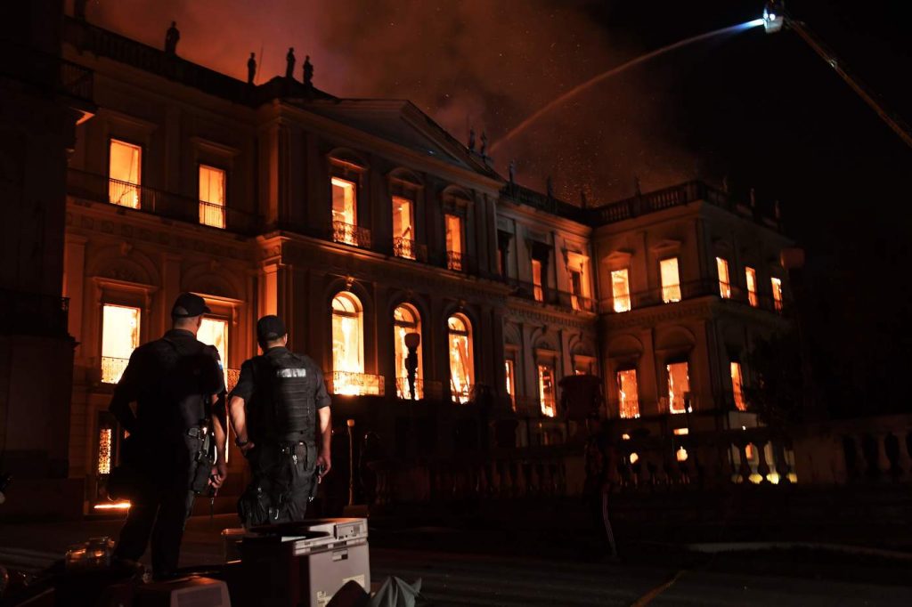 Brasile, incendio Museo Nazionale a Rio de Janeiro
