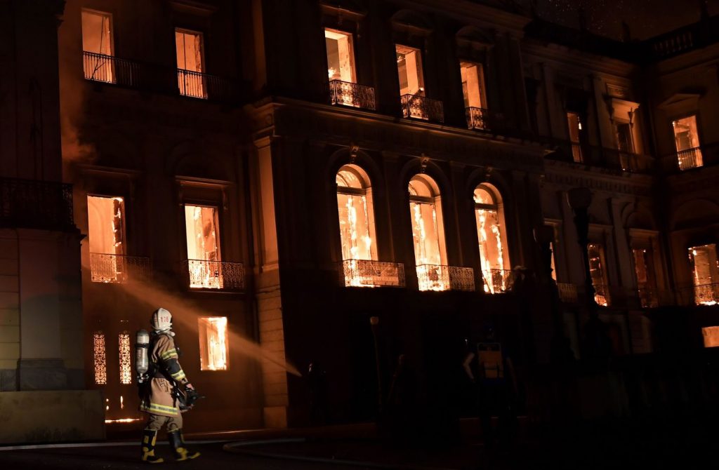 Brasile, incendio Museo Nazionale a Rio de Janeiro