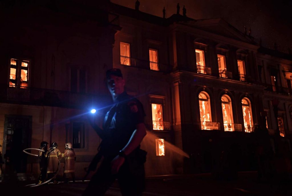 Brasile, incendio Museo Nazionale a Rio de Janeiro