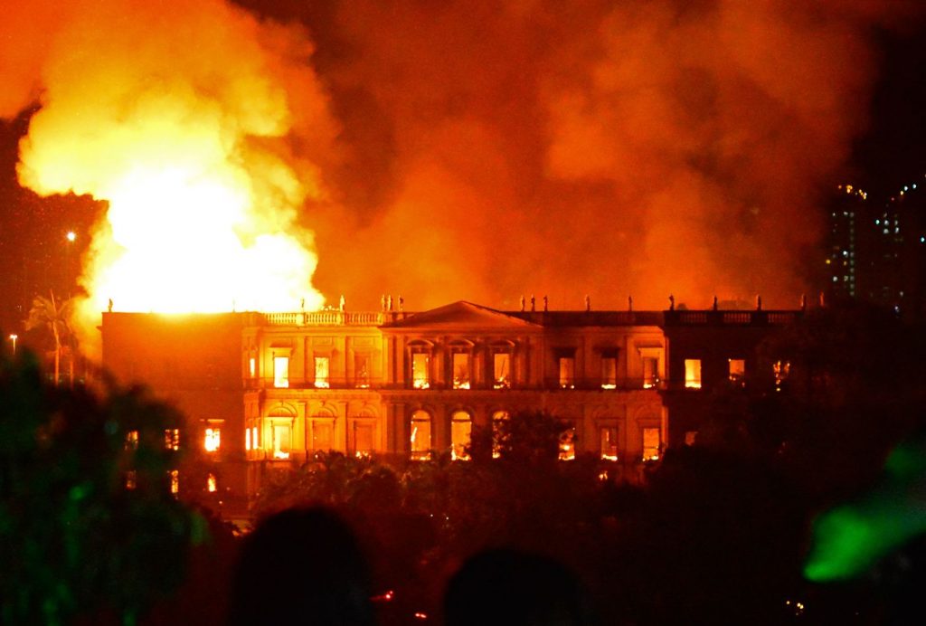 Brasile, incendio Museo Nazionale a Rio de Janeiro