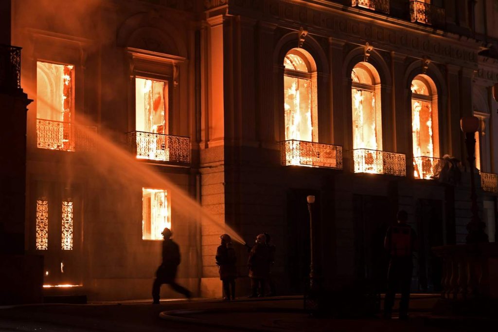 Brasile, incendio Museo Nazionale a Rio de Janeiro